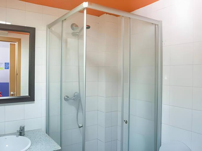 Bathroom 4, Onefam Sants, Barcelona