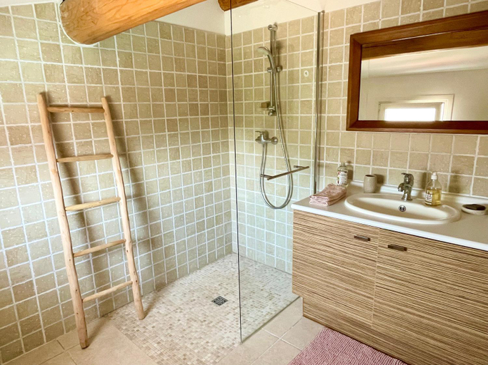 Bathroom 2, Chambre d'hotes avec piscine au calme Gemenos, Bouches-du-Rhône