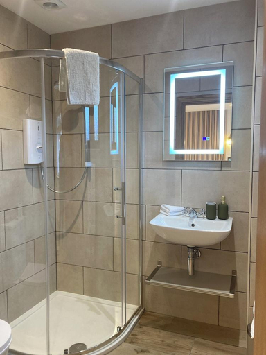 Bathroom 3, Glendale View, Highland