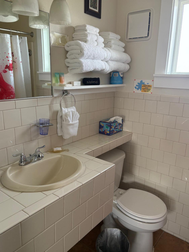 Bathroom 2, Mermaid Inn, Pacific