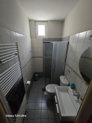 Bathroom, Harry's Apartment, Attica