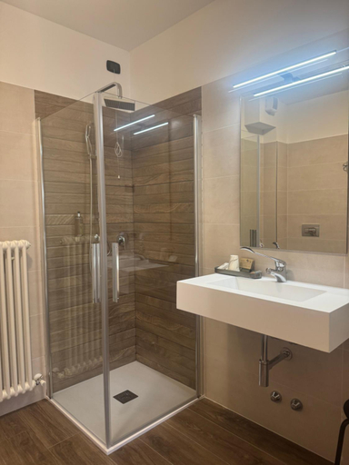 Bathroom 4, Agritur Girasole, Trento