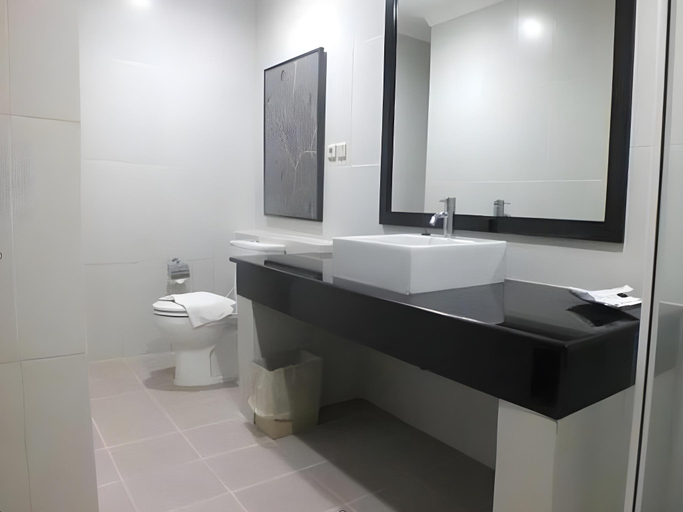 Bathroom 5, Palace Hotel Puncak, Bogor