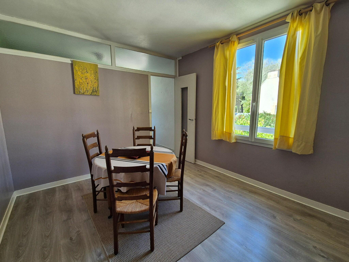 Others 5, Apartment in Arromanches near Sandy Beach, Calvados