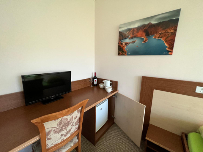 Others 5, Hotel Gorna Banya, Stolichna