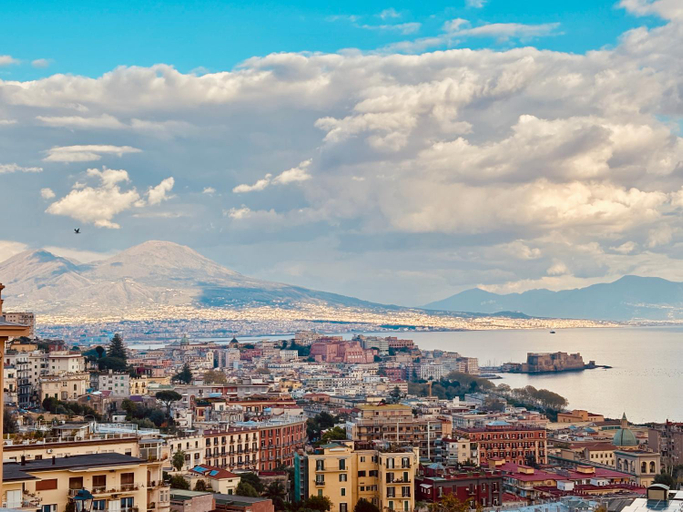 Others 4, Voglia 'e turna, Napoli