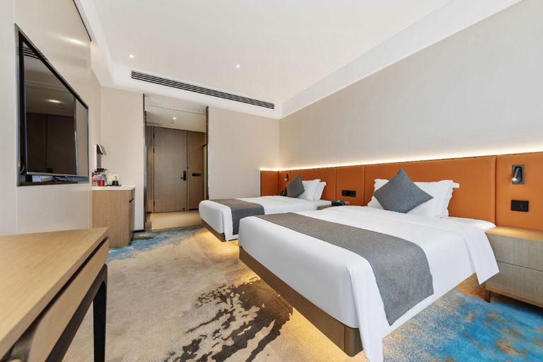 Bedroom 2, Phoenix Hotel, Zigong