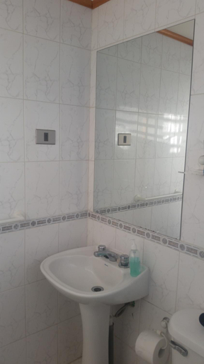 Bathroom 5, Tatas Haus, Ñuble