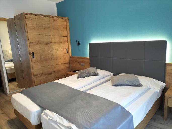 Others 5, Hotel Angelo, Trento