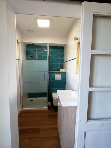 Bathroom 2, Gite L'Encantada, Gers