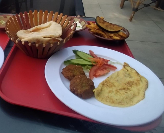 Food & Drinks