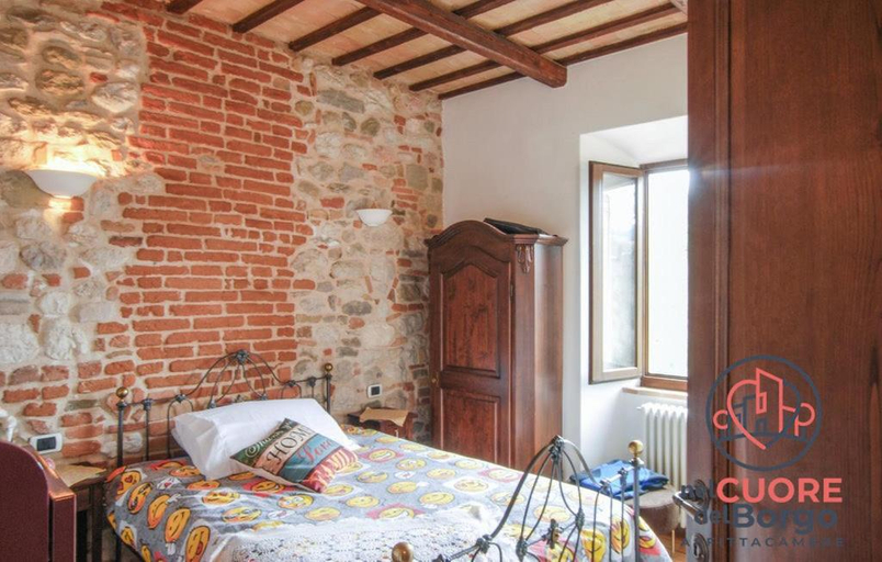 Bedroom 2, Nel cuore del borgo affittacamere, Fermo