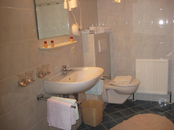 Bathroom 3, Gasthof Zum Stollhofer, Innsbruck Land