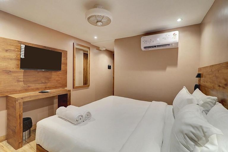 Bedroom, Hotel Embrace Inn Near Exhibition Center, Mumbai Suburban