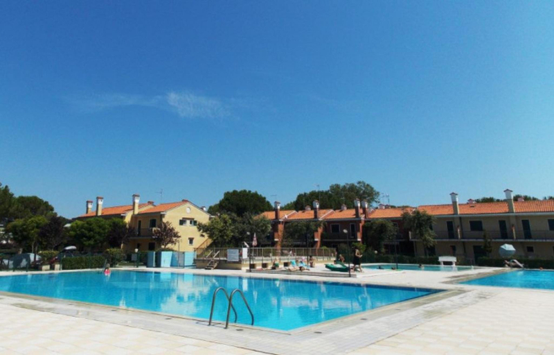 Swimming pool 3, Sunny villa escape with private garden, Venezia
