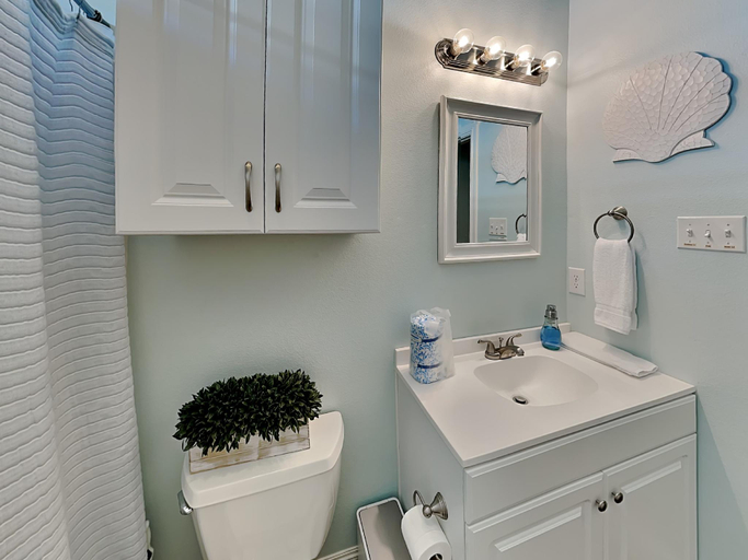 Bathroom 4, Barnacle House, Aransas