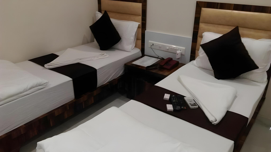 Bedroom 3, Hotel Pearl View - Near US Embassy BKC, Mumbai Suburban
