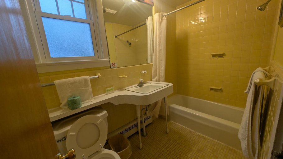 Bathroom 3, New Hope Lodge, Bucks
