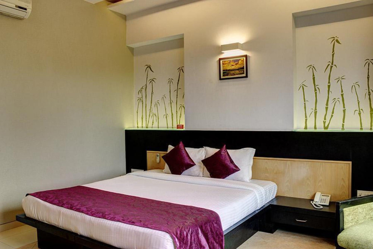 Bedroom, Hotel Lerida, Thane