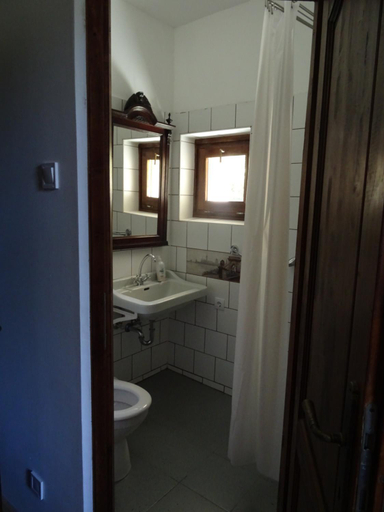 Bathroom 4, Keleti Kuria, Tata