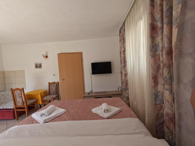 4, Apartman Lena, Bilice