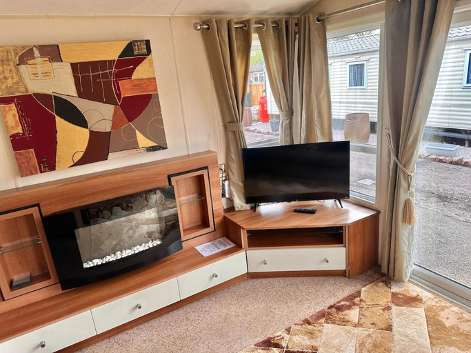 Others 5, 2-Bedroom Caravan Located in Uddingston, Glasgow at Maryville Caravan Site, North Lanarkshire