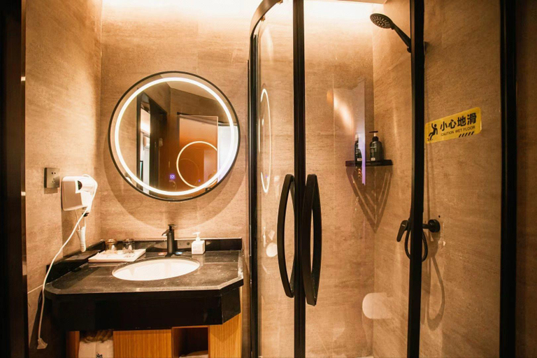 Bathroom 4, Goldmet Inn Taiyuan Railway Station Branch, Taiyuan