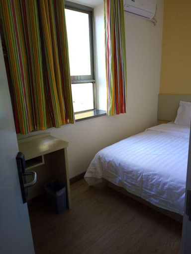 Bedroom 2, 7 Days Inn Zhangye Gaotai County Central Square, Zhangye
