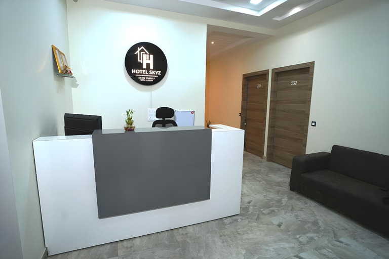 Others 3, HOTEL SKYZ, Sirsa