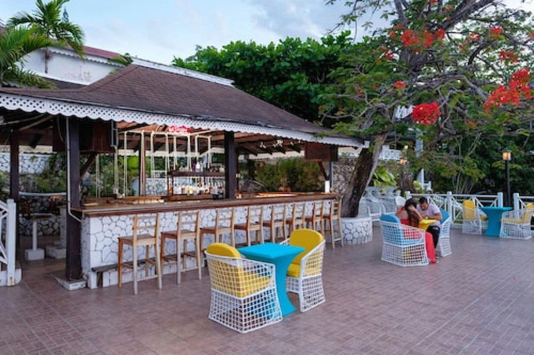 Food & Drinks 5, Hibiscus Lodge Hotel