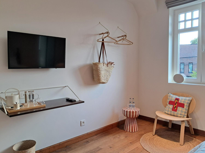 Others 3, Het Bed van den Doktoor, Antwerpen