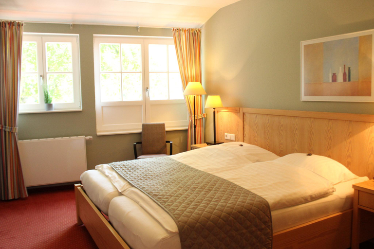 Bedroom 4, Landgasthof Wildwasser, Celle