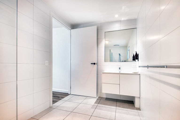 Bathroom 4, Inverloch Motel, Bass Coast Bal