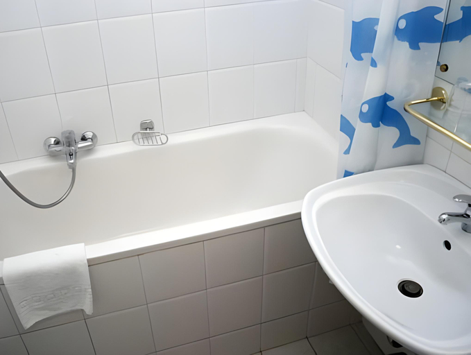 Bathroom 4, Hotel ILF, Praha 4