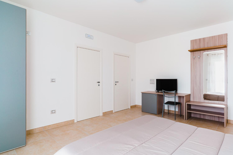 Others 5, GuestHost - Scaringi Palace B, Barletta-Andria-Trani
