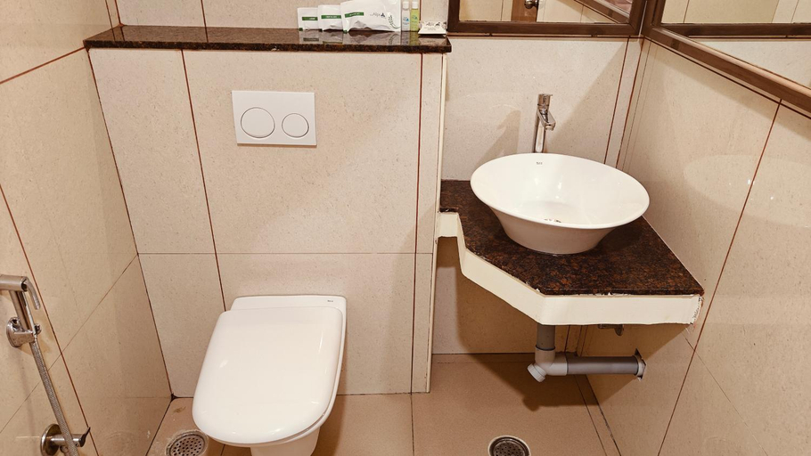 Bathroom 4, Alps Residency - A Bergamont Hotel, Krishnagiri, Krishnagiri