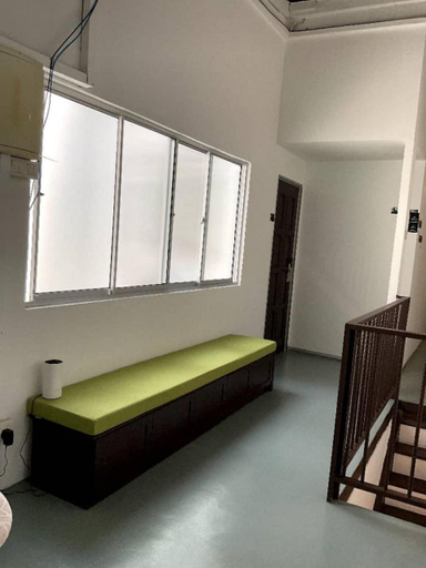 Bedroom 2, 39 Love Lane - Smart Intelligent Inn, Penang Island