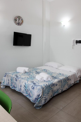 Bedroom 5, Green Wave, Bari