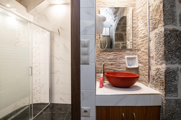 Bathroom 3, Αρχοντικο Γκιντωνη, Peloponnese