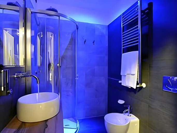 Bathroom 4, Bio City Hotel, Milano