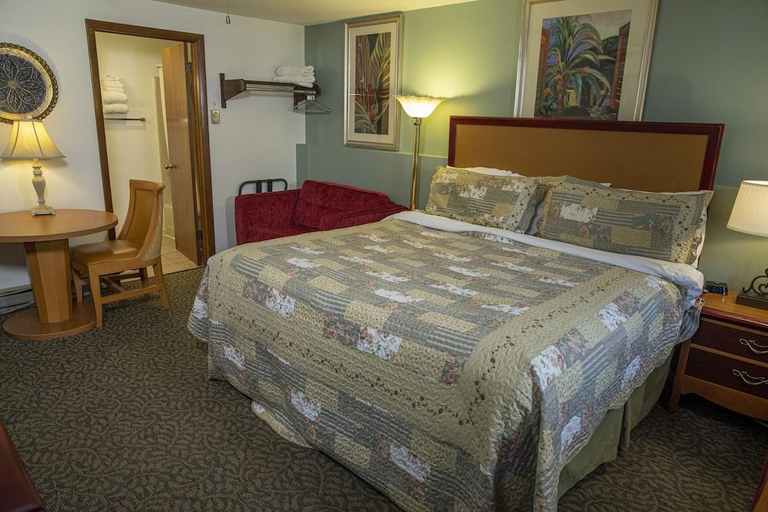 Bedroom 3, Coachlite Inn, Door