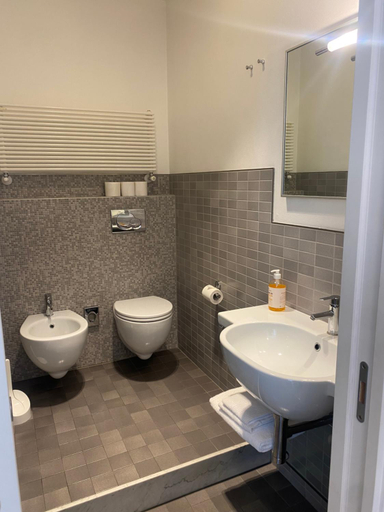 Bathroom 2, 54 ROSSELLI ROOMS, La Spezia