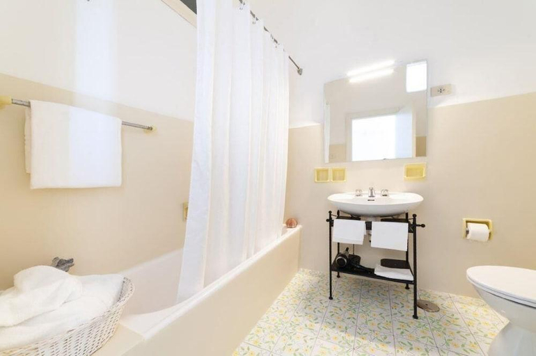 Bathroom 3, Casa Rosa Terme, Napoli