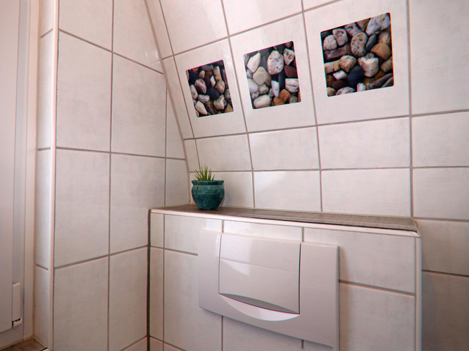 Bathroom 3, Charmante Finnhutte mit Garten, Rostock