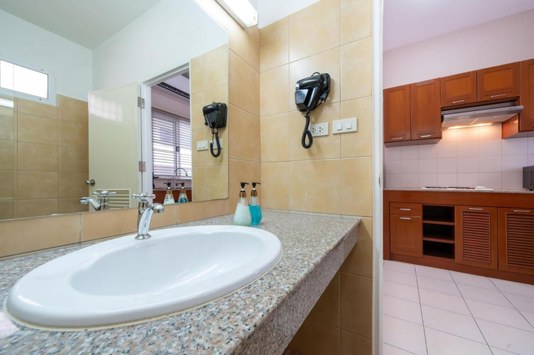 Bathroom 4, Jungceylon Villa-Patong quiet location, large pool, Pulau Phuket