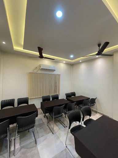 Food & Drinks, Hotel Momon, Kamrup Metropolitan