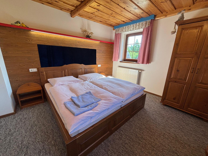 Bedroom 1, Penzion TATRY Restaurant GORAL, Poprad