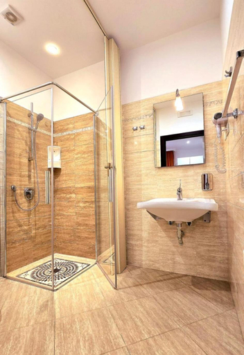 Bathroom 4, Villa Vittoria, Palermo