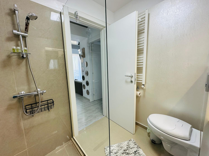 Bathroom 2, CCD Seaview Apartments, Navodari