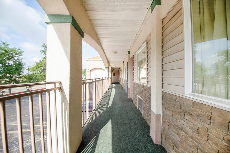 Public Area 2, Hotel O Daylight Inn Elkhart I-90, In, Elkhart